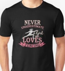 Camiseta unisex Nunca subestimes a una chica que ama el esgrima