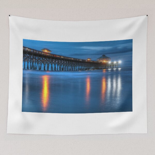 Artikelvorschau, Folly Beach Pier in der blauen Stunde Charleston South Carolina entworfen und verkauft von CarolRMontoya.
