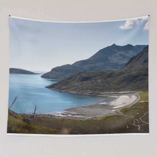 Aperçu de l'œuvre Camasunary Bay avec vue sur la montagne et la mer de Cuillin, île de Skye, Highlands écossais créée et vendue par BackpackTravel.