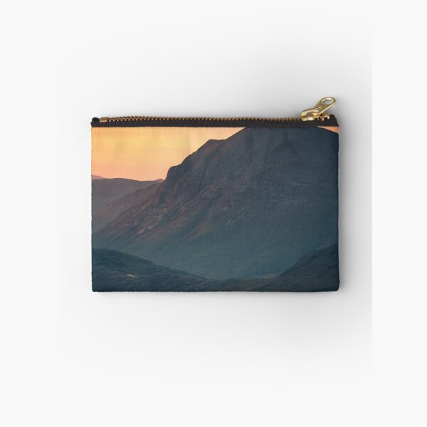Aperçu de l'œuvre Marsco Mountain au coucher du soleil sur l'île de Skye, Highlands écossais créée et vendue par BackpackTravel.