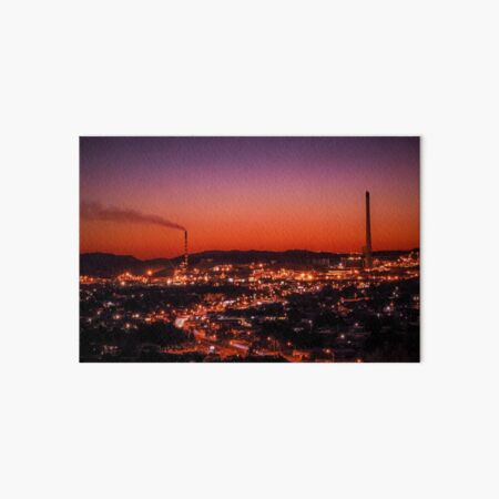 Vista previa del artículo con la obra «Puesta de sol sobre el Monte Isa», diseñado y vendido por clphoto-aust.