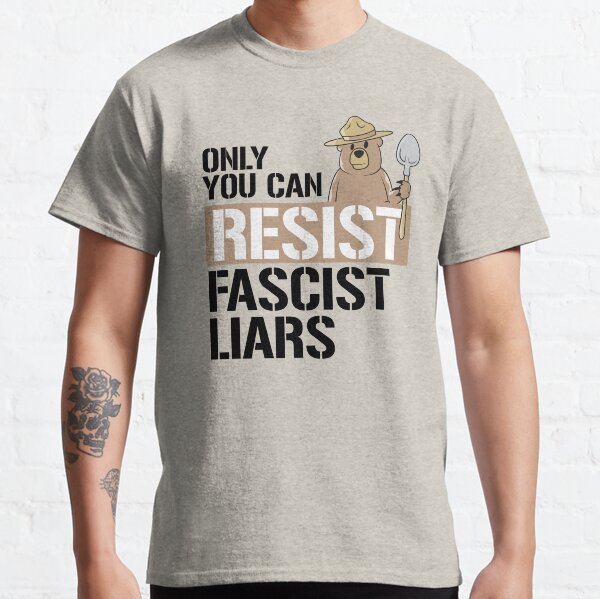 Vista previa del artículo con la obra «Solo tú puedes resistir a las mentirosas fascistas», diseñado y vendido por trumporium.