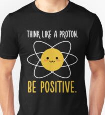 Denken Sie wie ein Proton sei positiv - inspirierend Zitat Slim Fit T-Shirt