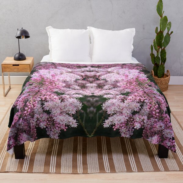 Aperçu de l'œuvre Arbre de tamaris fleurs de beauté rose foncé créée et vendue par RoseAromas.