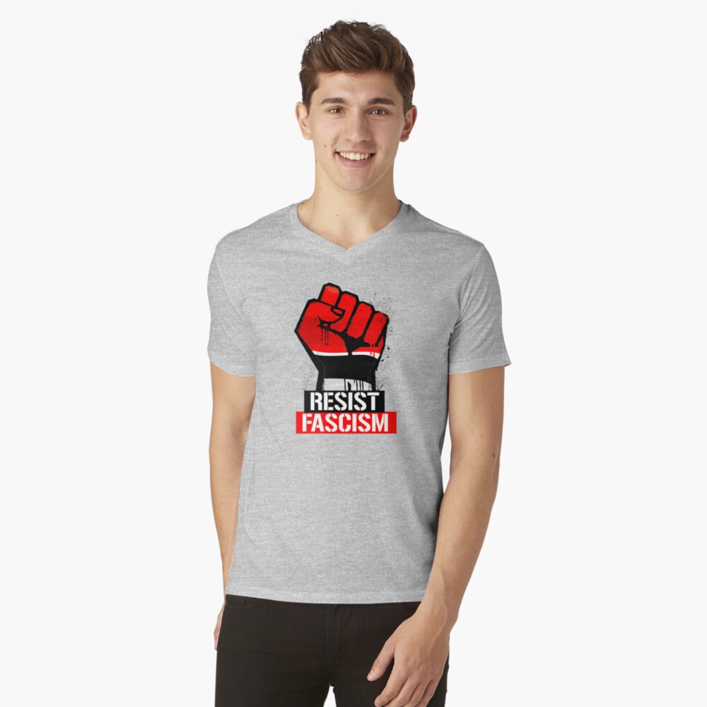 Vista previa del artículo con la obra «Camiseta de cuello en V», diseñado y vendido por trumporium.