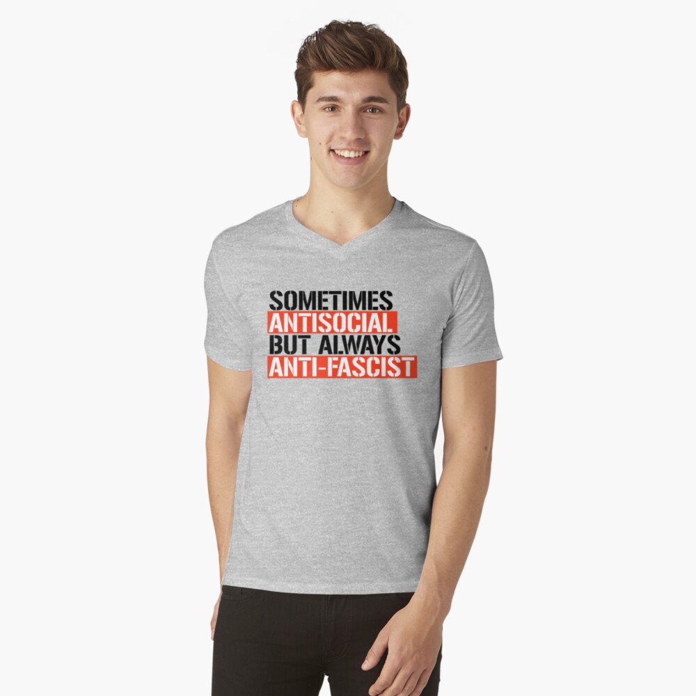Vista previa del artículo con la obra «Camiseta de cuello en V», diseñado y vendido por trumporium.