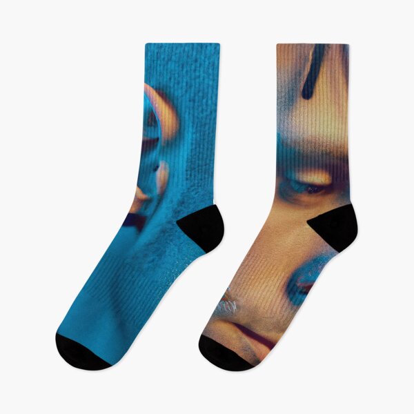 Artikelvorschau, NORDIC SCARRED FACE BOY PORTRAIT ETNIC CYBERPUNK RETRO WAVE POP ART STYLE buntes Neonlicht entworfen und verkauft von DRK7DSGN.