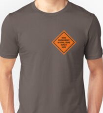 Camiseta unisex El trabajo en el camino por delante, sí, espero que sea Vine