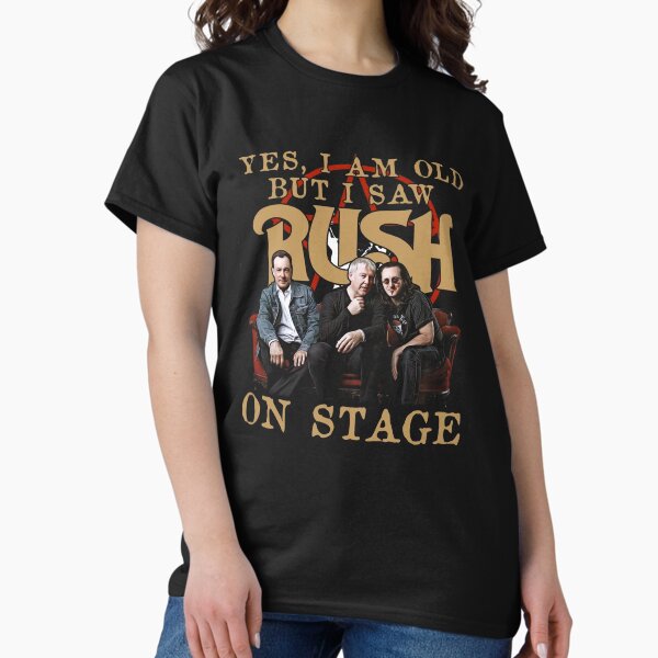 Vista previa del artículo con la obra «Sí, soy viejo, pero vi a Rush Rock Band en el escenario Gráfico vintage simple Unisex negro», diseñado y vendido por useryperchc.