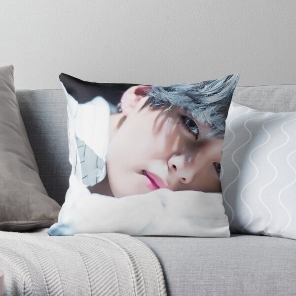 Taehyung Throw Pillow