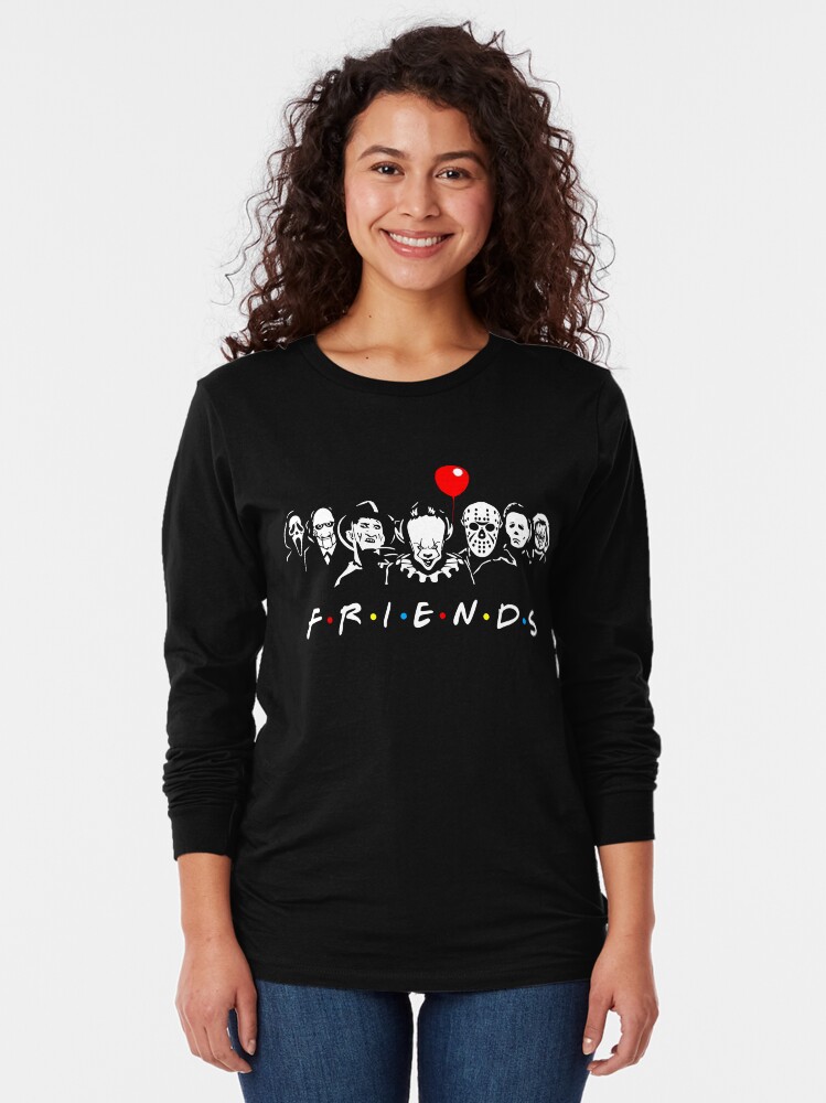 Aperçu 2 sur 5. T-shirt manches longues avec l'œuvre Halloween Friends Personnages de films d'horreur classiques 2022 créée et vendue par Renocrazed.