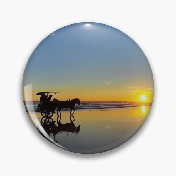 Artikelvorschau, Eine silhouettierte Pferdekutsche am Parangtritis-Strand bei Sonnenuntergang 2 entworfen und verkauft von kall3bu.