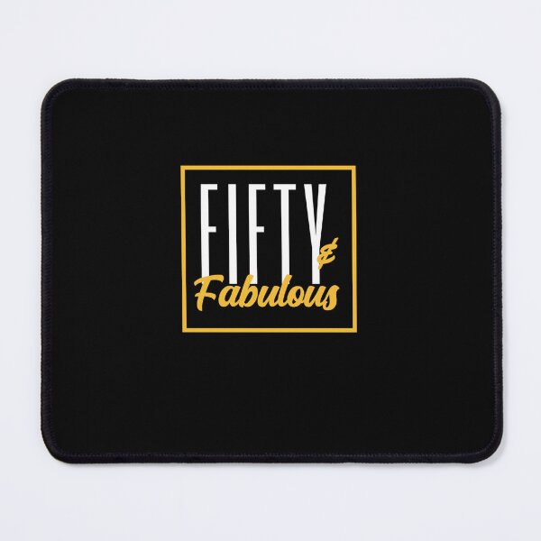 Artikelvorschau, Fünfzig und fabelhaftes Geschenk Essential T-Shirt entworfen und verkauft von PedroMurilo.