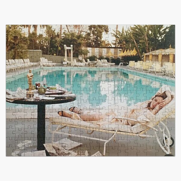 Artikel-Vorschau von Faye Dunaway am Pool 1977, designt und verkauft von jastjewl.