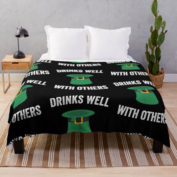 Item preview, Bebe bien con otros Día de San Patricio Beber divertido St Paddys designed and sold by Trankix.