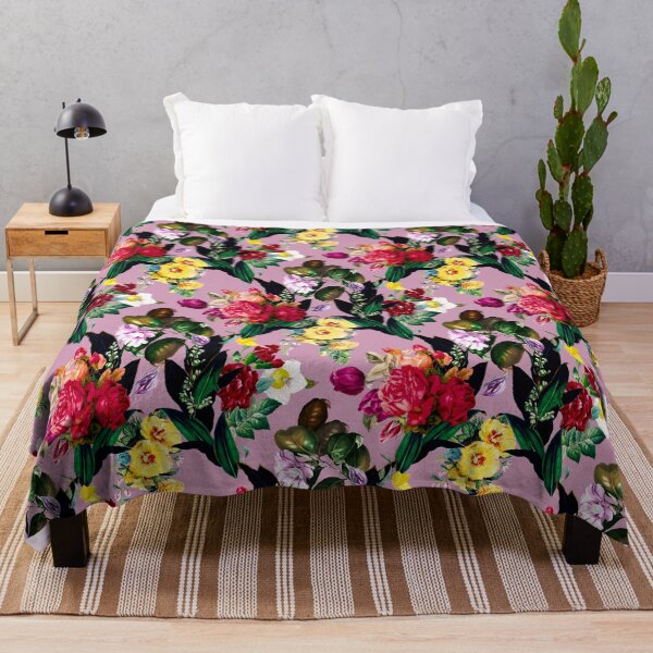 Artikelvorschau, Blumen in einem diamantenen Blumenkettenmuster, dekoratives Muster, modernes Design, Blumen-Wiederholungsmuster, rote Blumen entworfen und verkauft von ZeinabTaha.