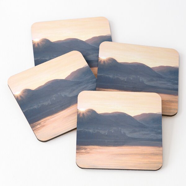 Artikelvorschau, WINTER IN SCHOTTLAND MIT DEM SONNENUNTERGANG entworfen und verkauft von Mackenzie Moulton International Artist .