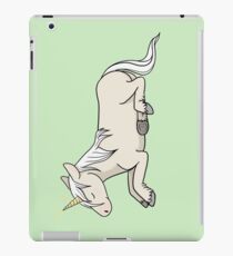 Unicorn Lying iPad-Hülle & Skin