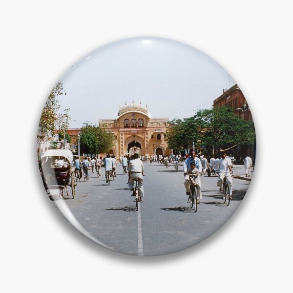 Artikelvorschau, 1960er Jahre - Blick auf Tripolia Gate, Jaipur, Indien entworfen und verkauft von thatwaslife.