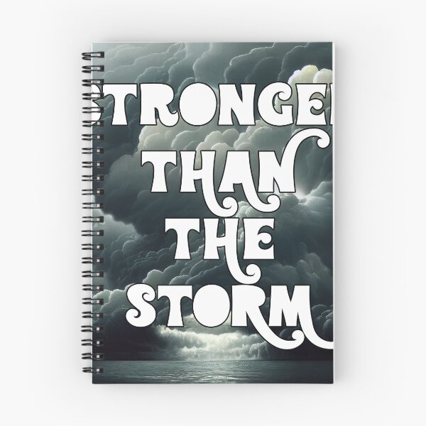 Aperçu de l'œuvre Citation de motivation plus forte que la tempête Sticker créée et vendue par TheCreativeFab.