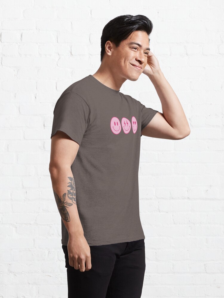 Discover pink smiley face Classic T-Shirt