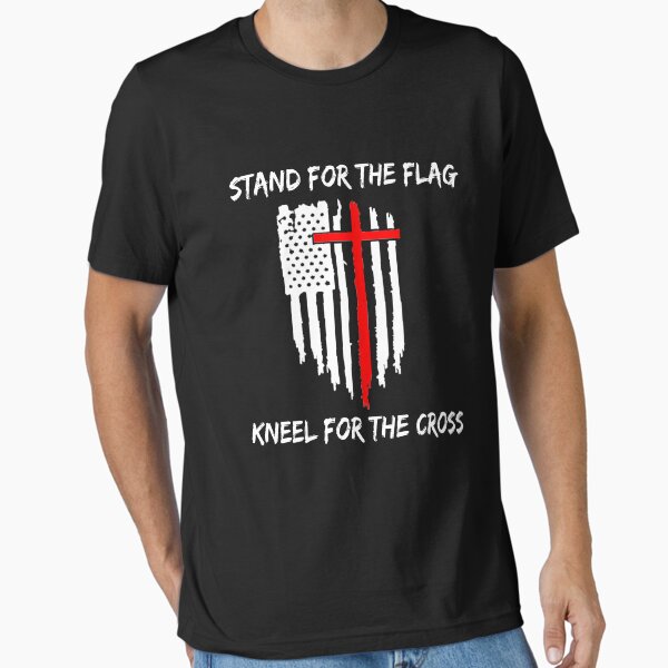 Vista previa del artículo con la obra «STAND FOR THE FLAG, KNEEL PARA LA CRUZ», diseñado y vendido por teledude.