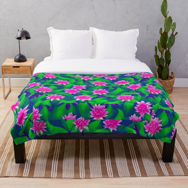 Artikelvorschau, Muster aus rosa Blüten und grünen Blättern entworfen und verkauft von ArteEterno.