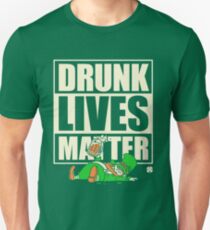 St. Patrick's Day Drunk lebt Materie Slim Fit T-Shirt