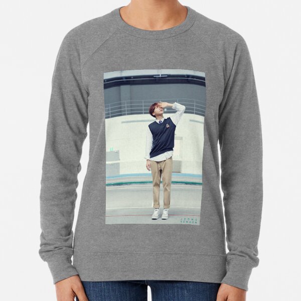 jeong sewoon Lightweight Sweatshirt