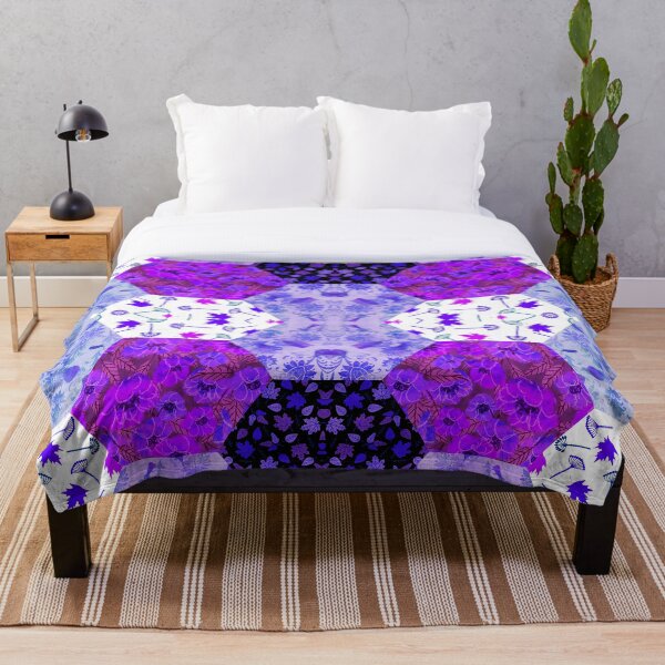 Item preview, Patrón de flor de edredón morado designed and sold by MazingPatterns.