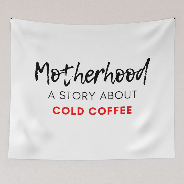 Artikelvorschau, Mutterschaft. Eine Geschichte über kalten Kaffee. Lustiger Mama-Kaffeeliebhaber-Sprichwort. Schwarz und Rot entworfen und verkauft von That Cheeky Tee.