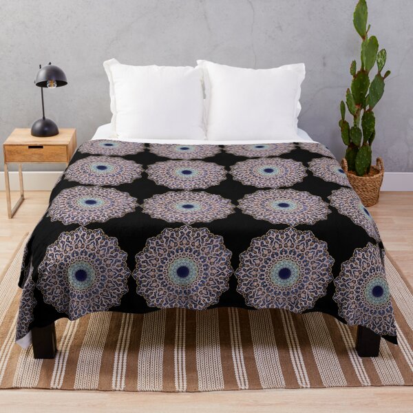 Aperçu de l'œuvre Ornement Motif Mandala, Motifs décoratifs de pétales de fleurs islamiques, multicolore créée et vendue par AnadAA.