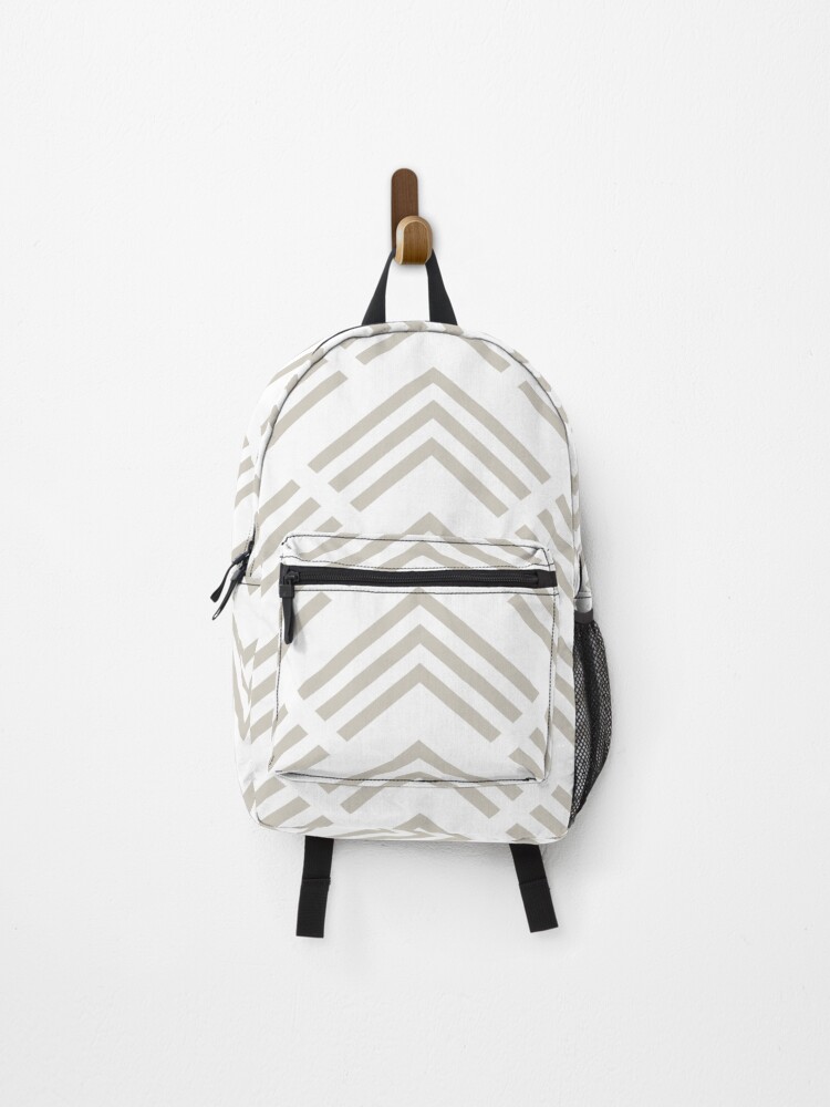 Thumbnail 1 von 3, Rucksack, Gray Tan White Chevron Rhombus Pattern Pairs Valspar 2023 COTY Villa Grey 6005-1B designt und verkauft von ColorOfTheYears.