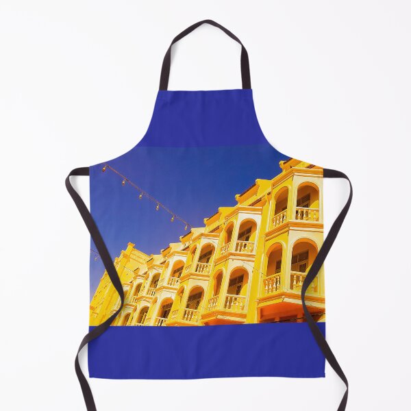 Artikelvorschau, Gelbe alte bodenständige Fassade gegen blauen Himmel entworfen und verkauft von kall3bu.