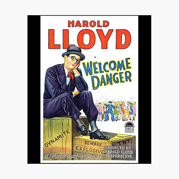 Artikelvorschau, Welcome Danger mit Harold Lloyd in der Hauptrolle. Klassisches Filmplakat. Klassisch entworfen und verkauft von avasravyao.