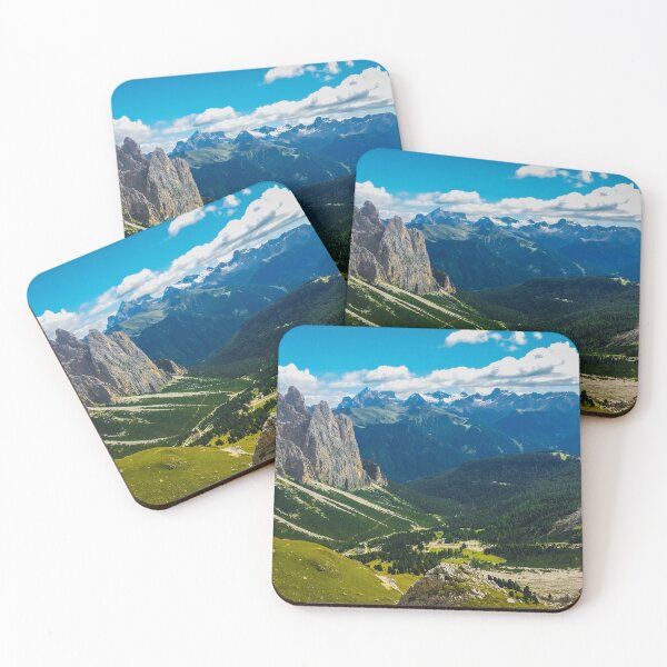 Aperçu de l'œuvre Une vallée dans les Dolomites. créée et vendue par Maniock.