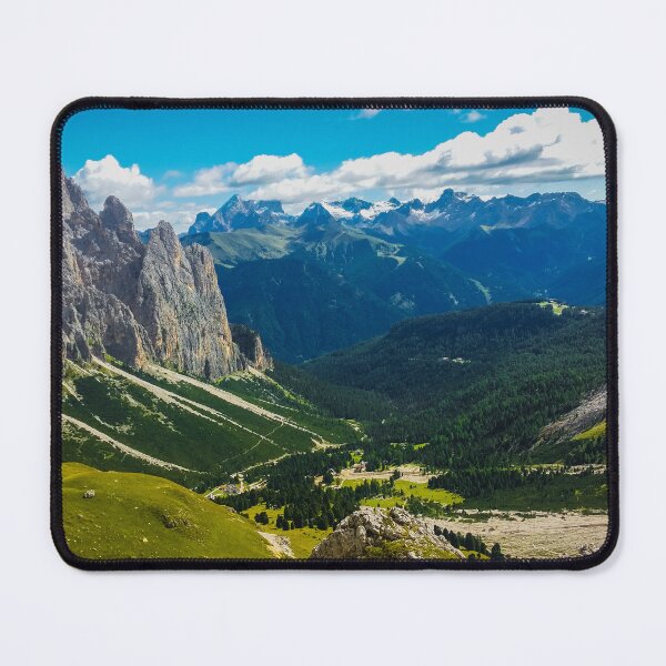 Artikelvorschau, Ein Tal in den Dolomiten. entworfen und verkauft von Maniock.