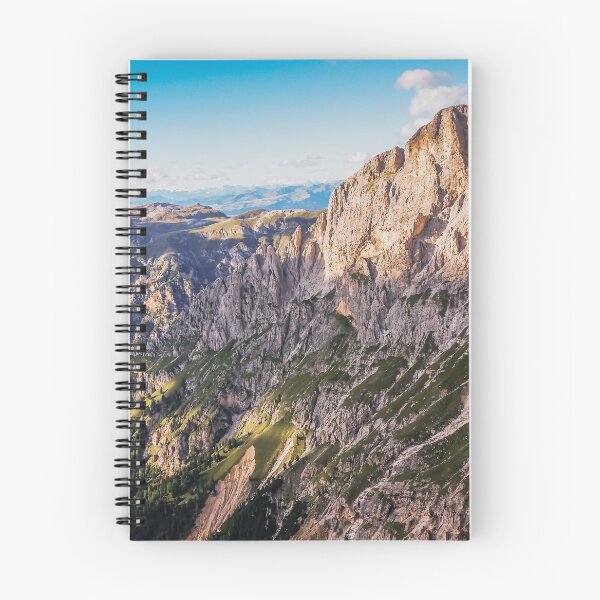 Artikelvorschau, Schöne Berglandschaft in Italien. entworfen und verkauft von Maniock.