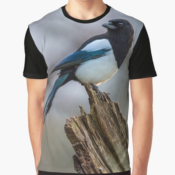 Magpie Portrait Graphic T-Shirt