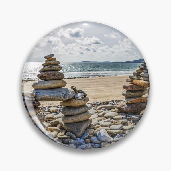 Artikelvorschau, Rock Cairns am Strand von Amroth, Wales entworfen und verkauft von Paul Thompson Photography.