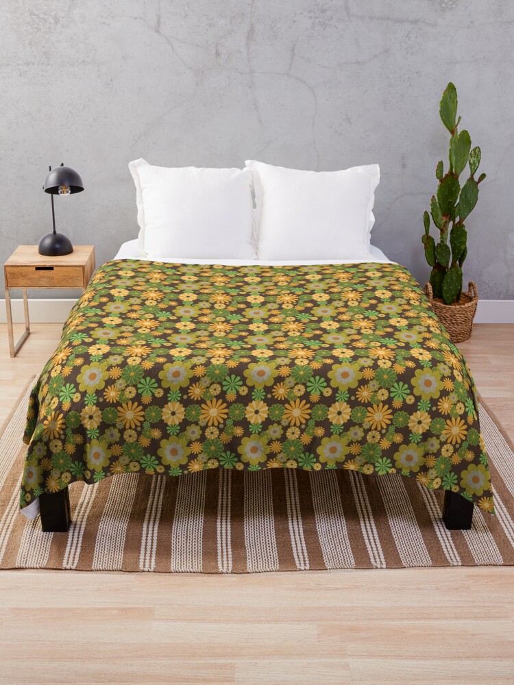 Imagen 1 de 6, Manta con la obra Patrón de estampado floral retro de los años 70, diseñada y vendida por MimsTees.