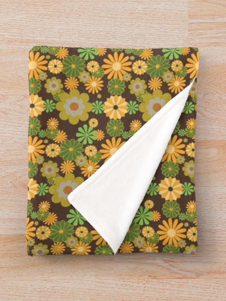 Imagen 3 de 6, Manta con la obra Patrón de estampado floral retro de los años 70, diseñada y vendida por MimsTees.