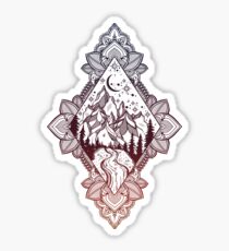 Straße zu den Bergen innerhalb eines Paisley-Diamanten Sticker