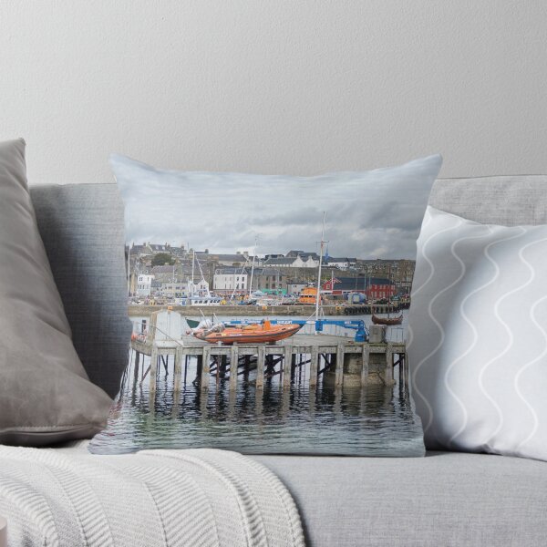 Aperçu de l'œuvre Lerwick au bord de l'eau créée et vendue par Lynn Bolt.
