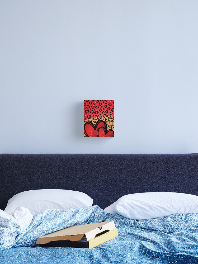 Leinwanddruck for Sale mit Rotes Herz Leopard Print Gepardmuster von  Sasikharn