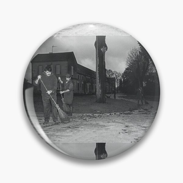 Artikelvorschau, r448/ Finition 2022: dernier coup de Balai avant la fête - Les jours Heureux du Haras de Saintes " 1846 - 2018 (sad) " Okaio Créations Olavia-Olao entworfen und verkauft von o.okaïo.