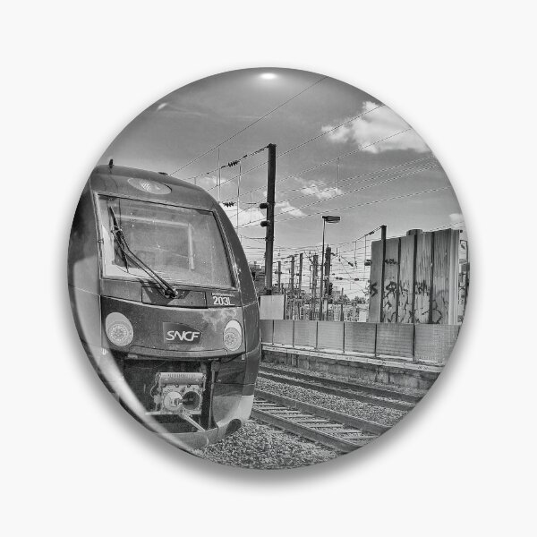 Aperçu de l'œuvre Monochrome de Le train arrive créée et vendue par ylbartstudio.