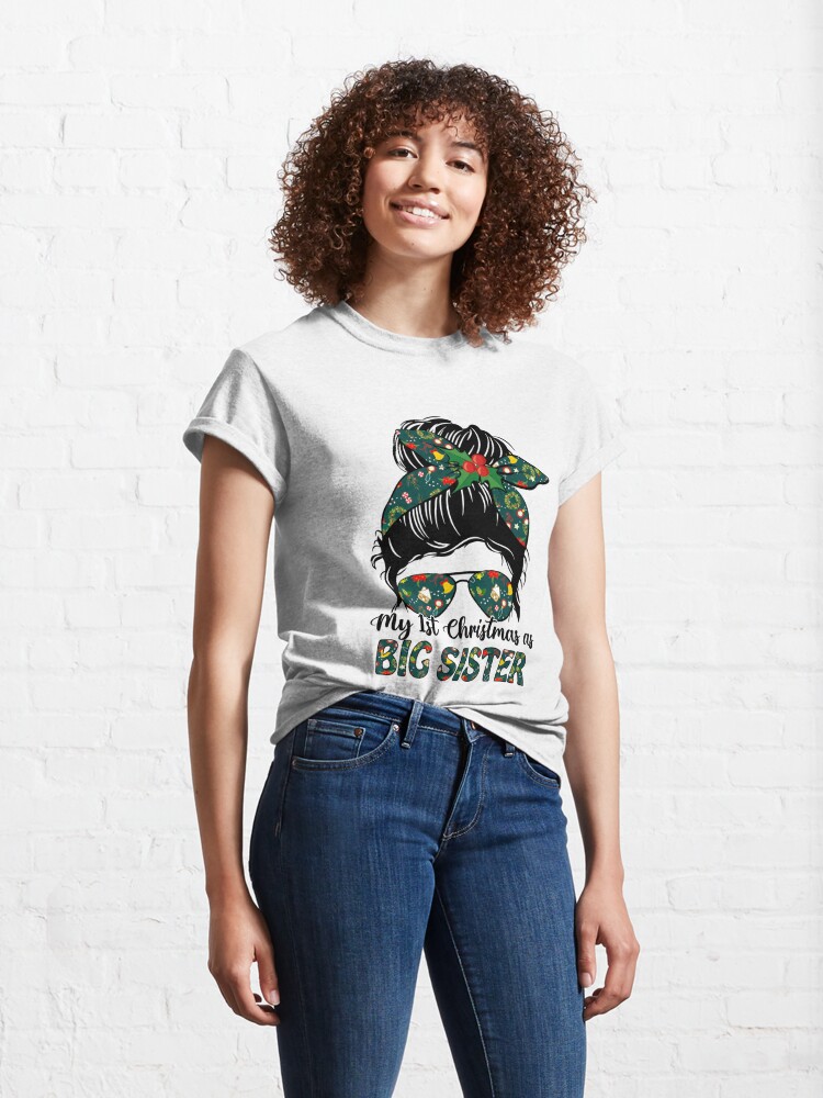 Discover My 1st First Christmas As Big Sister New Parents Messy Bun Xmas T-Shirt