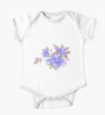 Pastell lila Hibiskus Baby Body Kurzarm
