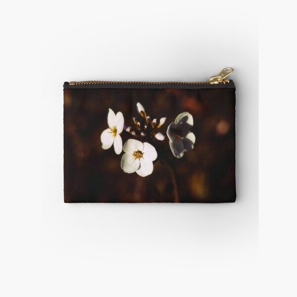Item preview, white wildflower designed and sold by Francespoppy.
